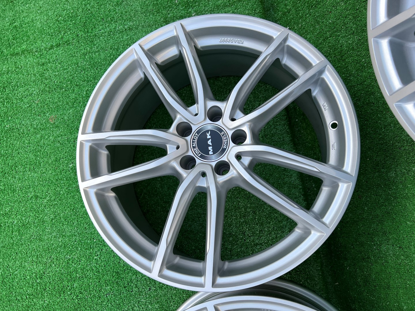 R19 5x112 Original MAK EVO SILVER 8J ET33 NEW  / 8x19 