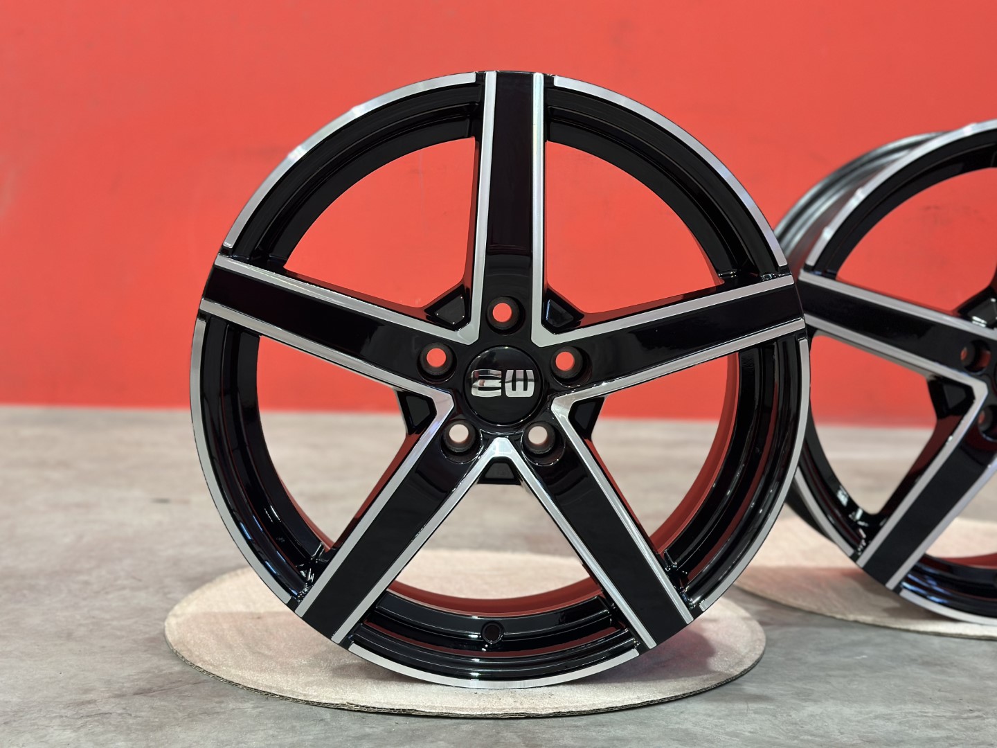 R17 5x114.3 (67,1) Elite Wheels EW12 7J ET50  JAZZY BLACK POLISHED 